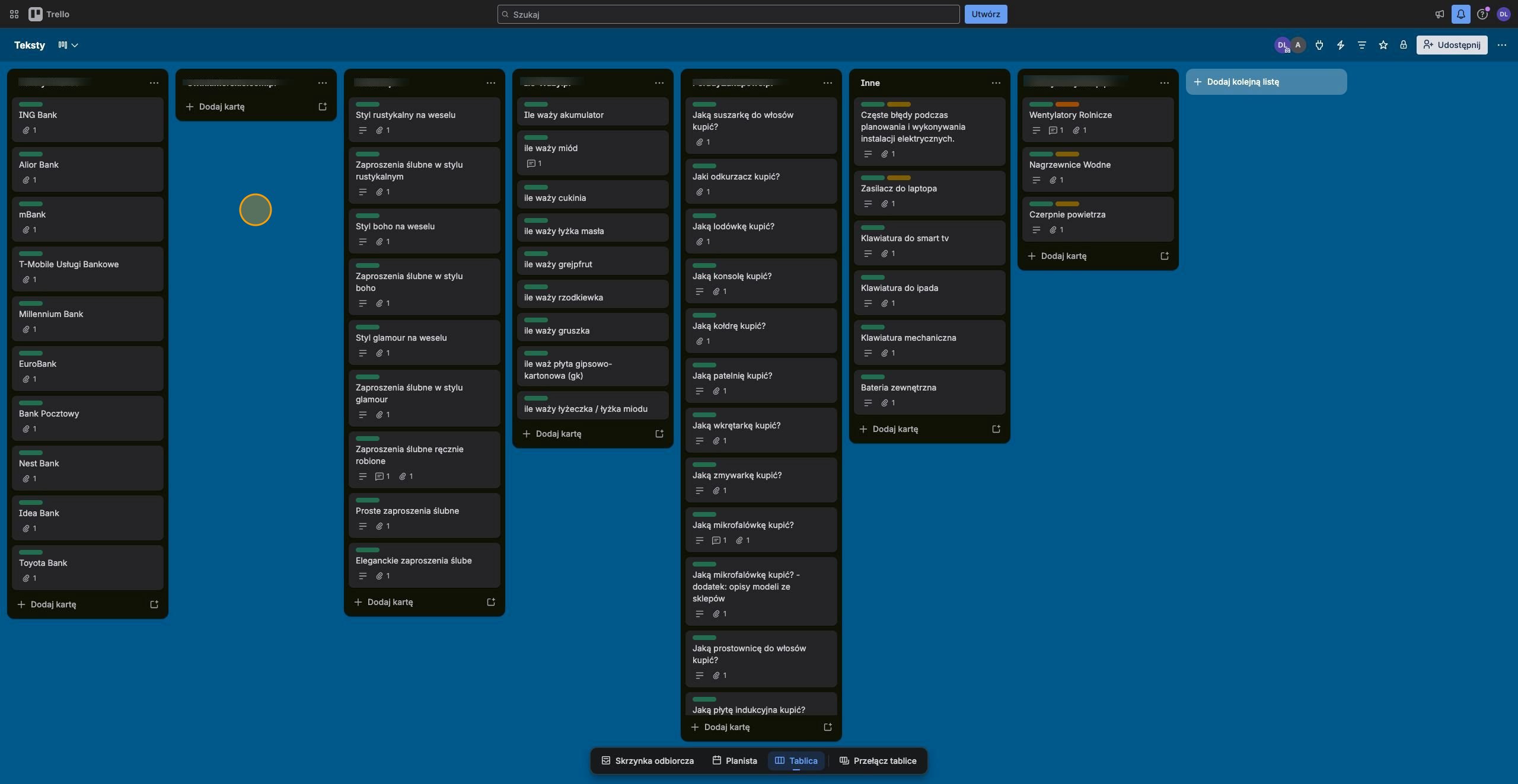 Interfejs Trello z otwartym menu ustawień tablicy